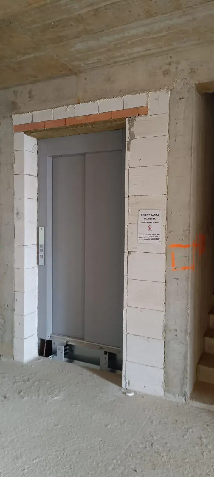 Osadenie výťahov