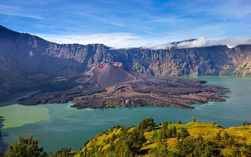 800 Top 10 Unforgettable Hiking Trails in Indonesia