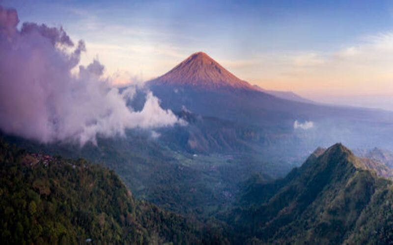 800 Top 10 Unforgettable Hiking Trails in Indonesia