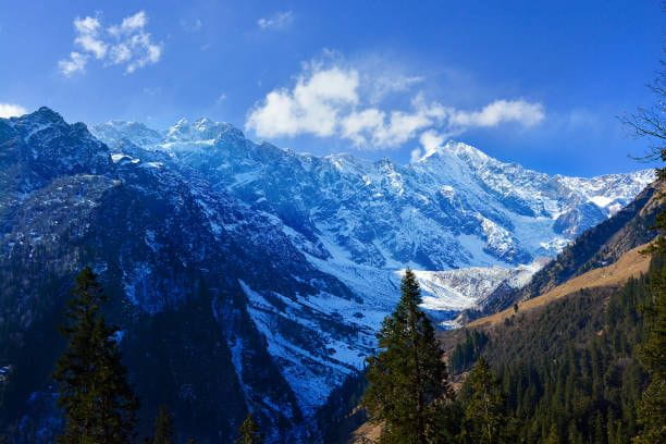 Solang Valley Snow white mountain on the way to Solang Valley,Manali, India during December Places to Visit During Kullu Manali  stock pictures, royalty-free photos & images