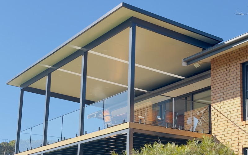 TWO-STORY - PATIO AND DECKS - ALU SLAT HANDRAILS