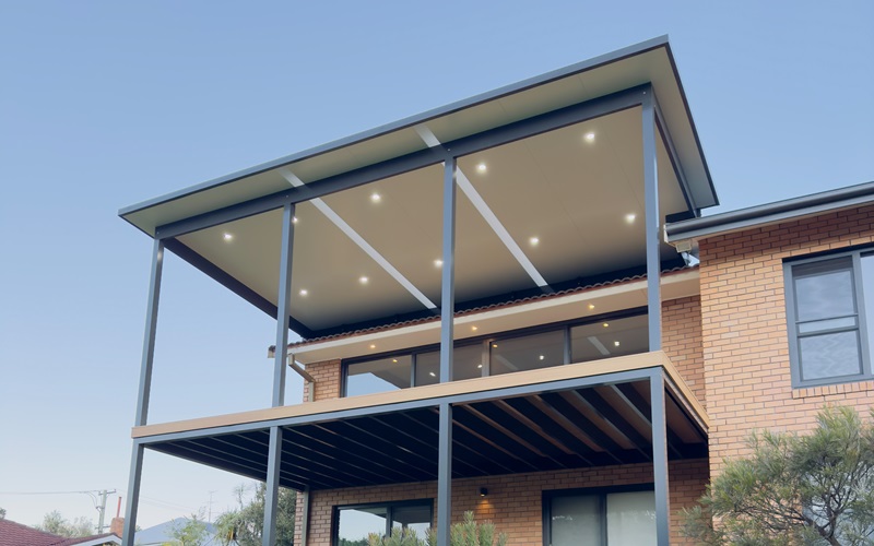 TWO-STORY - PATIO AND DECKS - ALU SLAT HANDRAILS