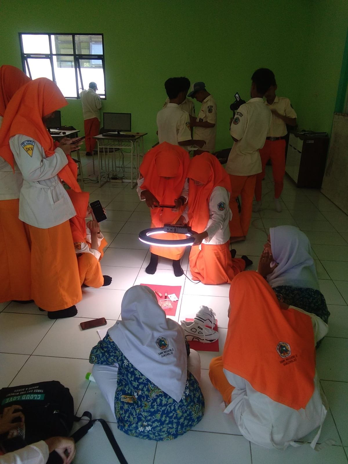 Ilustrasi Kesehatan Mental Pengajar SMK di Indonesia 2023 (Kurikulum Merdeka)