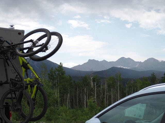 Mountain bikes on an overlander rack in front of the Nokhu Crags at the Colorado State Forest State Park