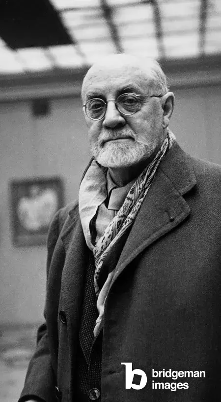 Der französische Maler Henri Matisse (1869-1954) während einer Ausstellung in Paris im September 1945