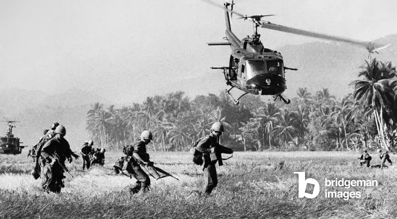  Amerikanische Soldaten und Hubschrauber im Einsatz in Südvietnam