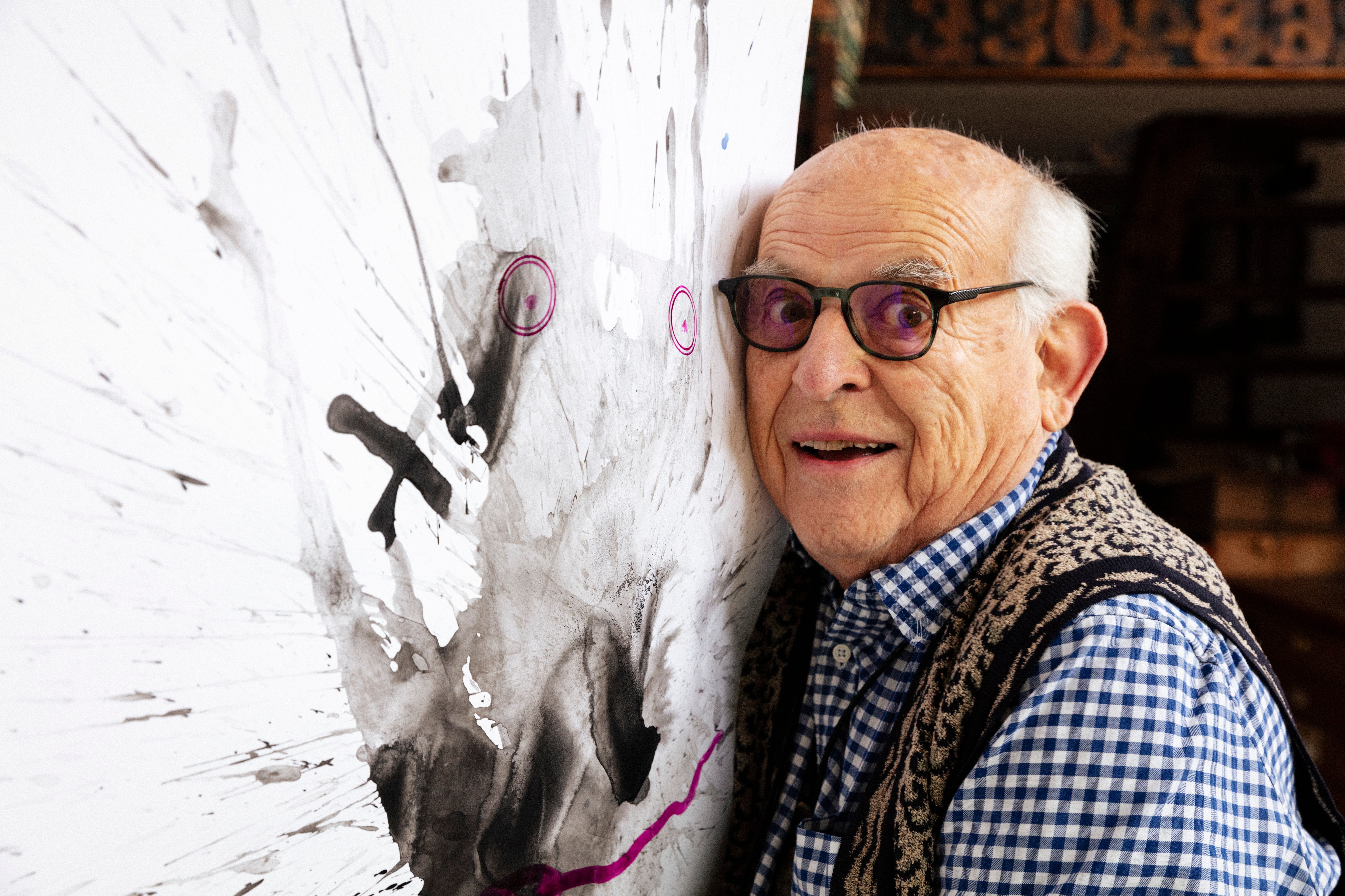 Ralph Steadman in his studio