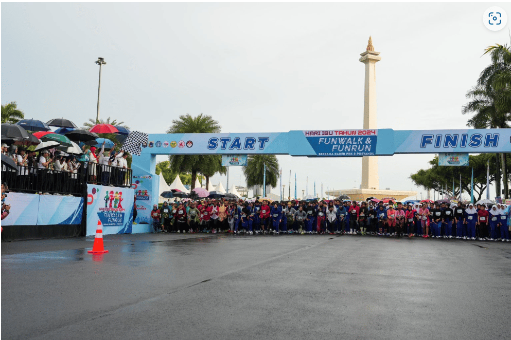 Foto Garis Start FunWalk & FunRun Hari Ibu tahun 2024 di Tugu Monumen Nasional Jakarta