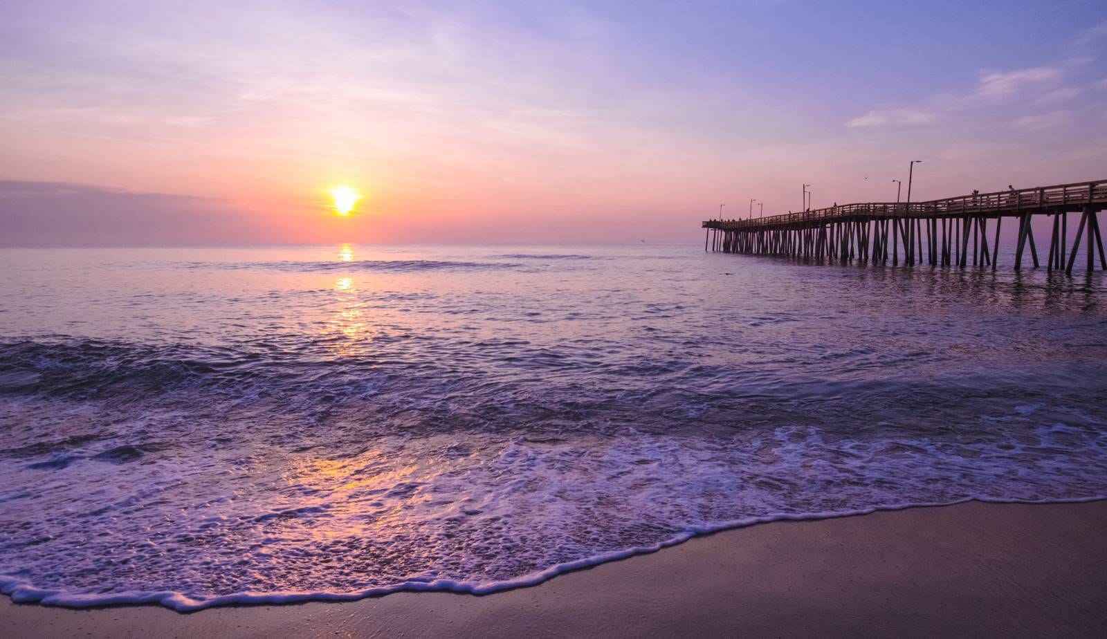 A scenic view of Virginia Beach with high humidity levels, highlighting the environment conducive to mold growth