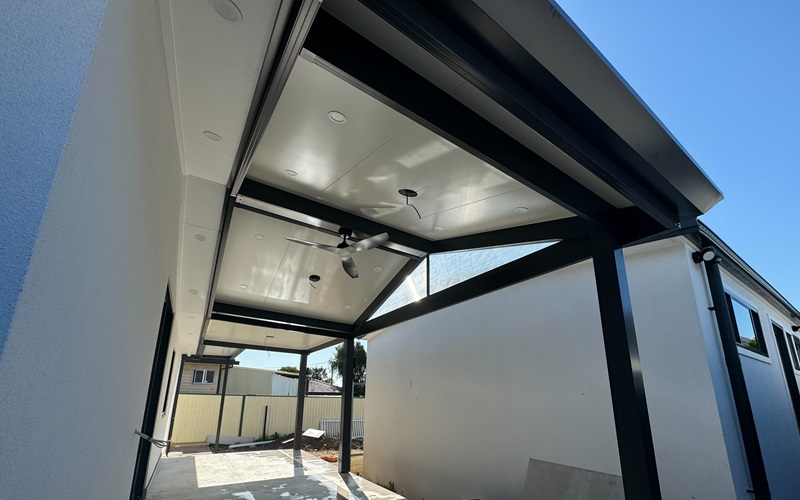 GABLE/FLAT INSULATED PATIO