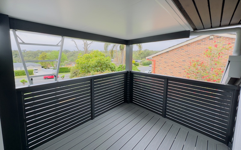 TWO-STORY - PATIO AND DECKS - ALU SLAT HANDRAILS
