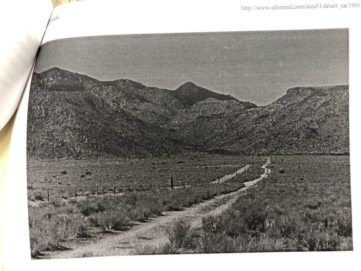 Crash site north of Kingman near Red Lake, published in 1995 at www.ufomind.com (website is now defunct)